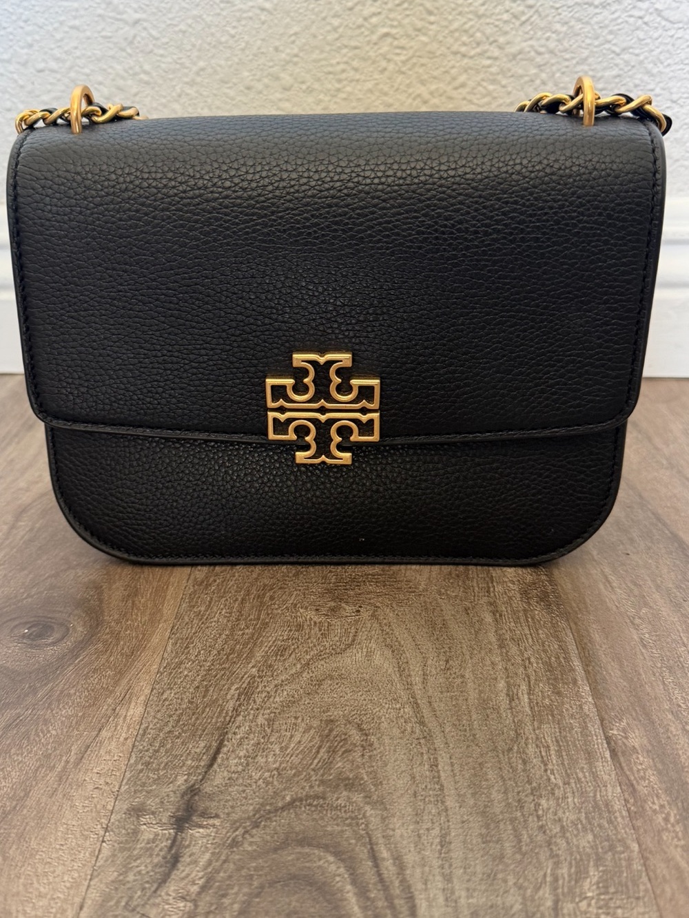 Tory Burch Britten adjustable shoulder crossbody bag black  Leather w Gold  Logo